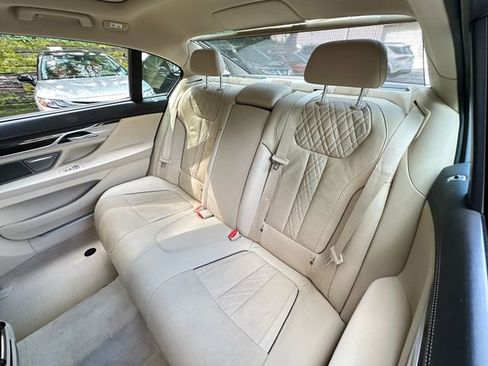 Used 2017 BMW 740i image 36