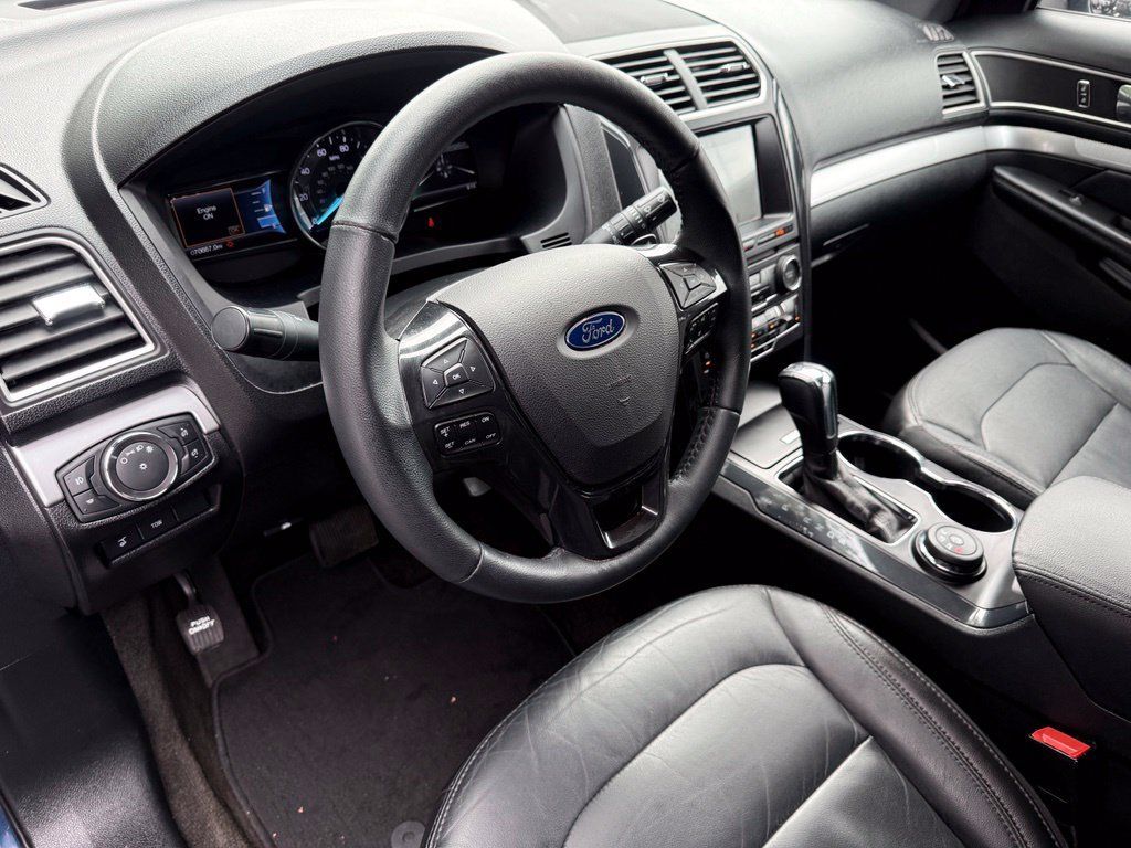 Used 2017 Ford Explorer XLT w/ Equipment Group 202A AWD/4WD image 13