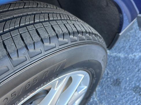 Used 2022 Chevrolet Equinox LT w/ LPO, Floor Liner Package image 33