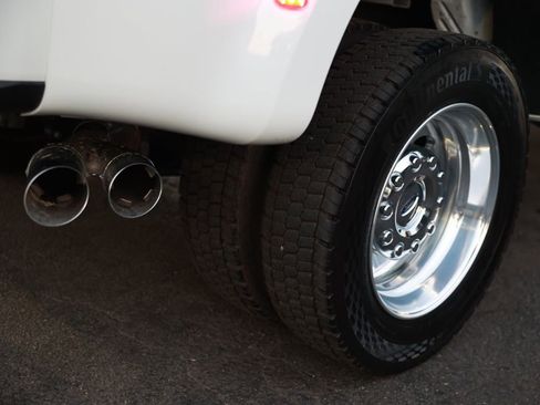 Used 2025 Ford F450 Platinum w/ FX4 Off-Road Package image 10