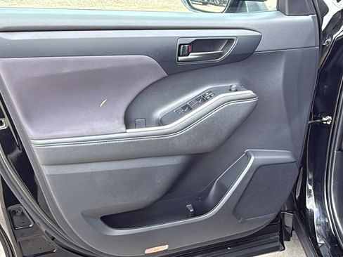 Certified 2024 Toyota Highlander LE image 11