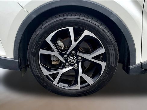 Used 2018 Toyota C-HR XLE FWD image 32