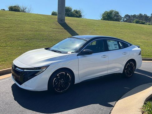 New 2026 Nissan Sentra SR w/ Floor Mat Package FWD image 2