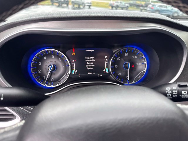 Used 2022 Chrysler Pacifica Limited w/ Uconnect Theater Family Group FWD image 32