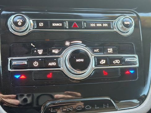 Used 2020 Lincoln Corsair FWD w/ Convenience Package image 17