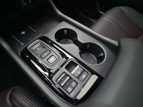 Certified 2025 Honda Pilot Black Edition image 18