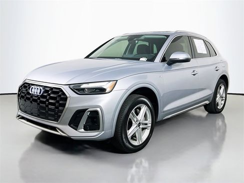Used 2023 Audi Q5 e Premium Plus w/ Premium Plus Package image 3