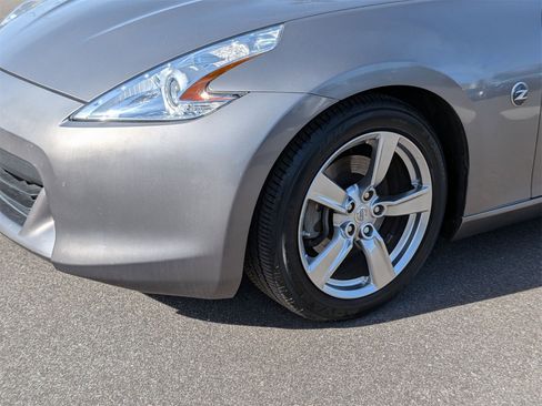 Used 2009 Nissan 370Z Touring w/ Aerodynamics Pkg image 9