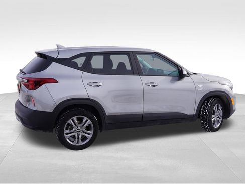 Used 2023 Kia Seltos LX image 4