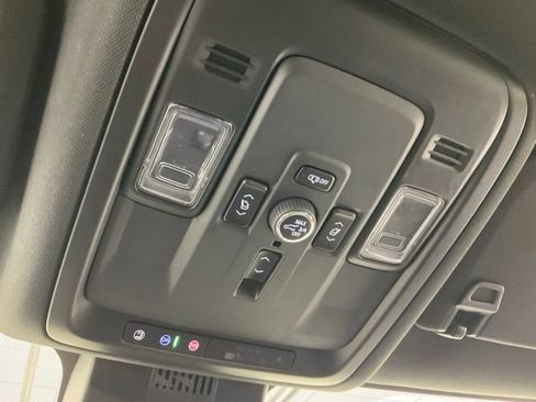 Used 2025 Chevrolet Suburban Premier AWD/4WD image 17