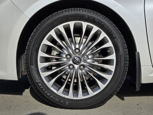 Used 2016 Toyota Avalon Limited w/ Toyota Safety Sense Package image 16