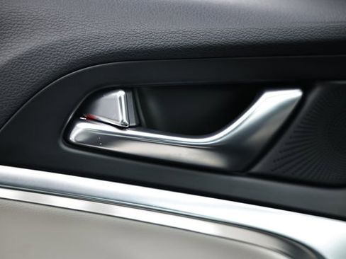 Certified 2025 Genesis G70 2.5T image 15