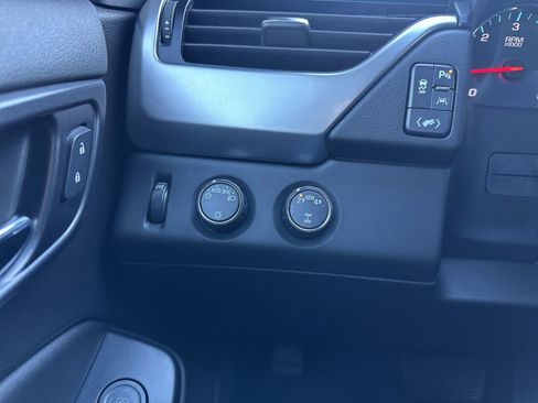 Used 2019 Chevrolet Tahoe LT image 17