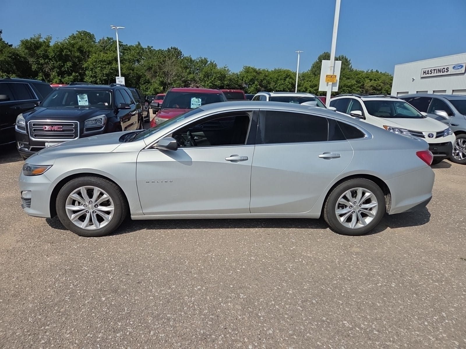 Used 2020 Chevrolet Malibu LT FWD image 2