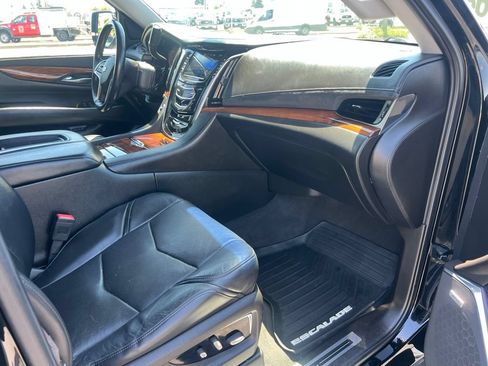 Used 2015 Cadillac Escalade Premium AWD/4WD image 33