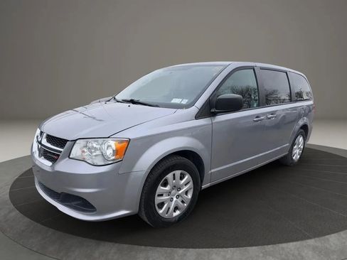 Used 2018 Dodge Grand Caravan SE image 1