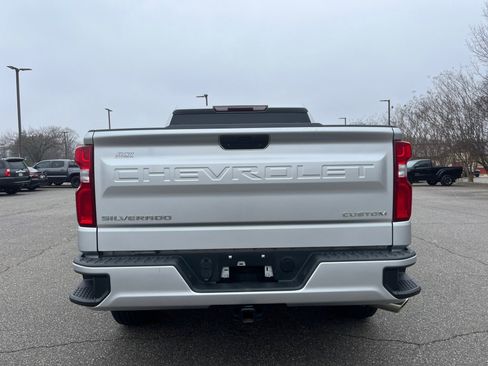 Used 2020 Chevrolet Silverado 1500 Custom w/ Custom Value Package image 16