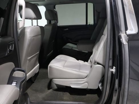 Used 2018 Chevrolet Suburban LT image 19