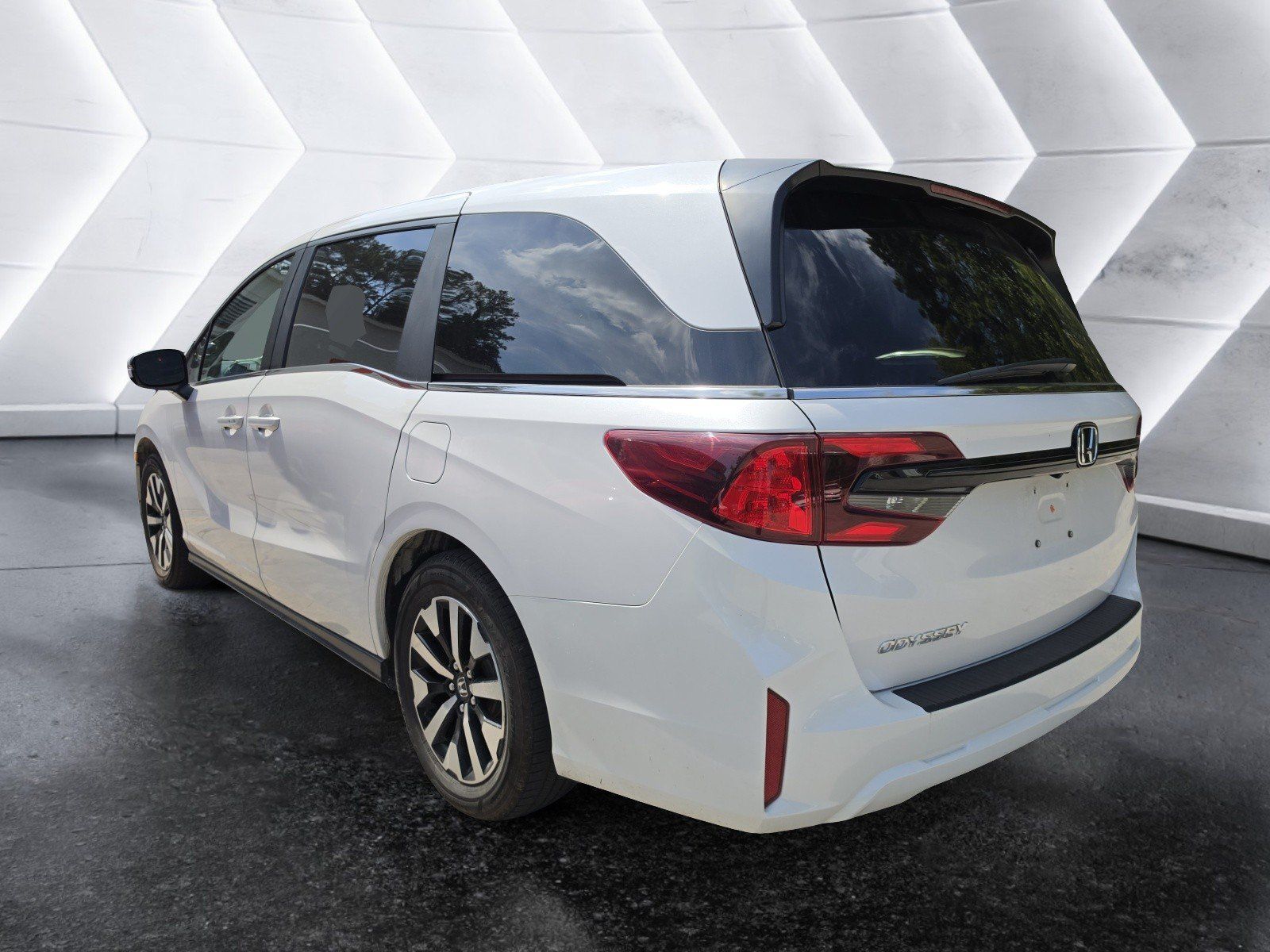 Used 2025 Honda Odyssey EX-L image 4