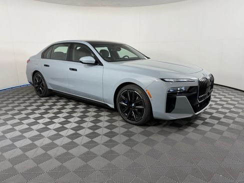 Used 2026 BMW 760i xDrive w/ Executive Package AWD/4WD image 7