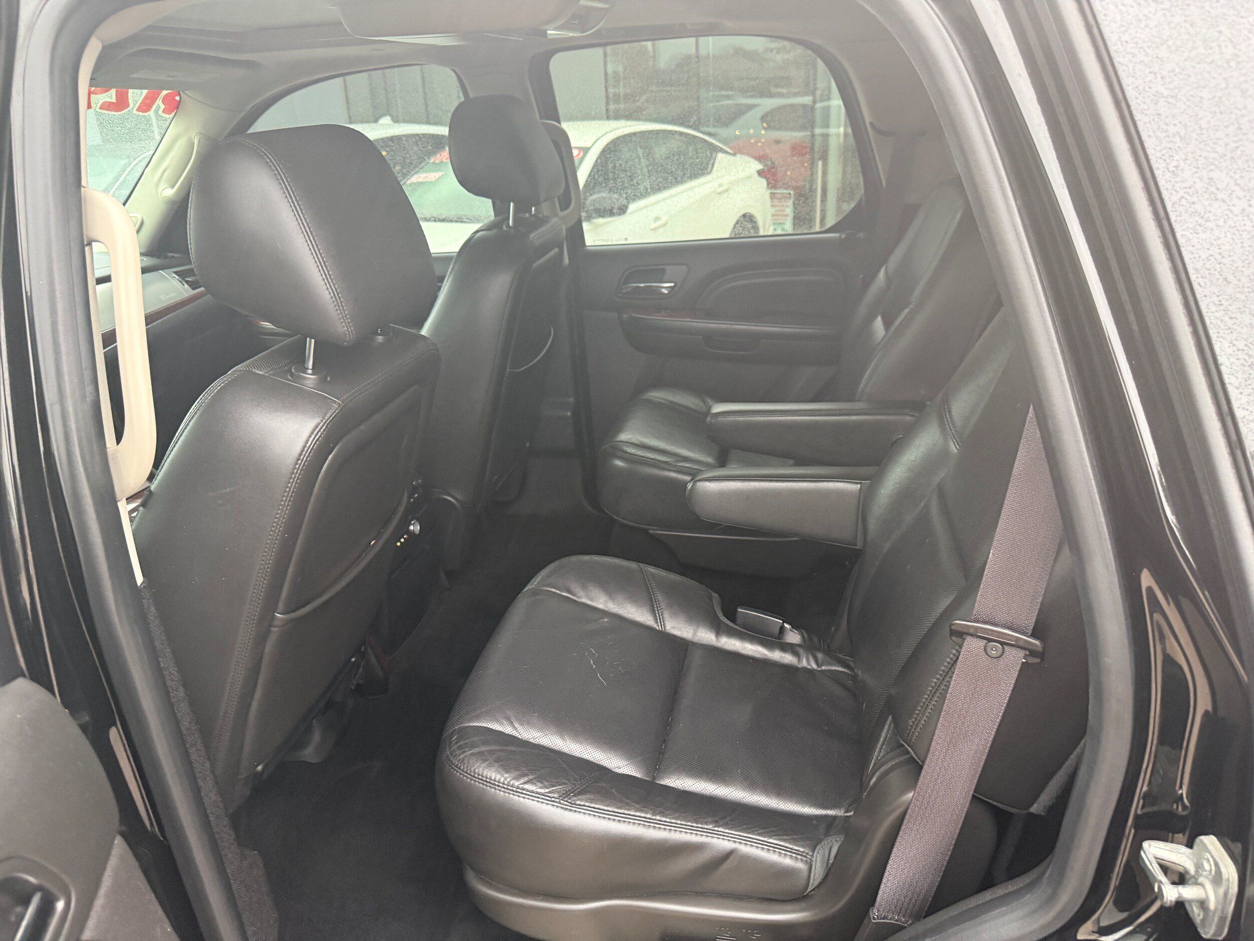 Used 2013 Cadillac Escalade Premium AWD/4WD image 7