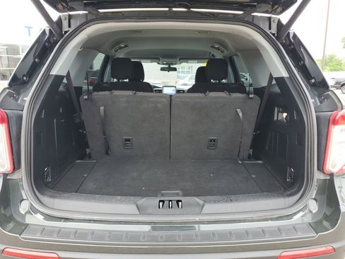 Used 2022 Ford Explorer XLT image 6