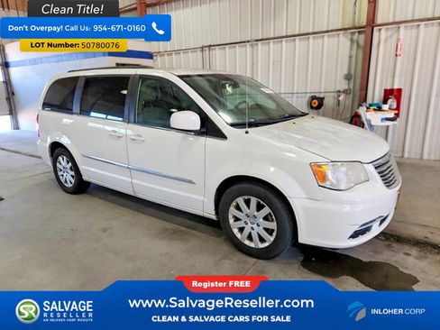 Used 2013 Chrysler Town & Country Touring FWD image 5