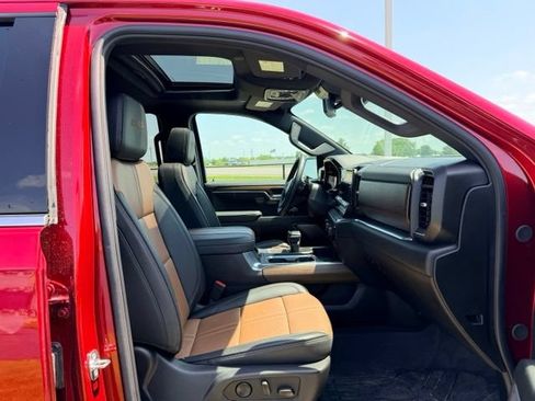 Used 2024 Chevrolet Silverado 1500 High Country AWD/4WD image 11