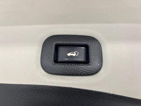 Used 2015 Nissan Rogue SV w/ SV Premium Package AWD/4WD image 37
