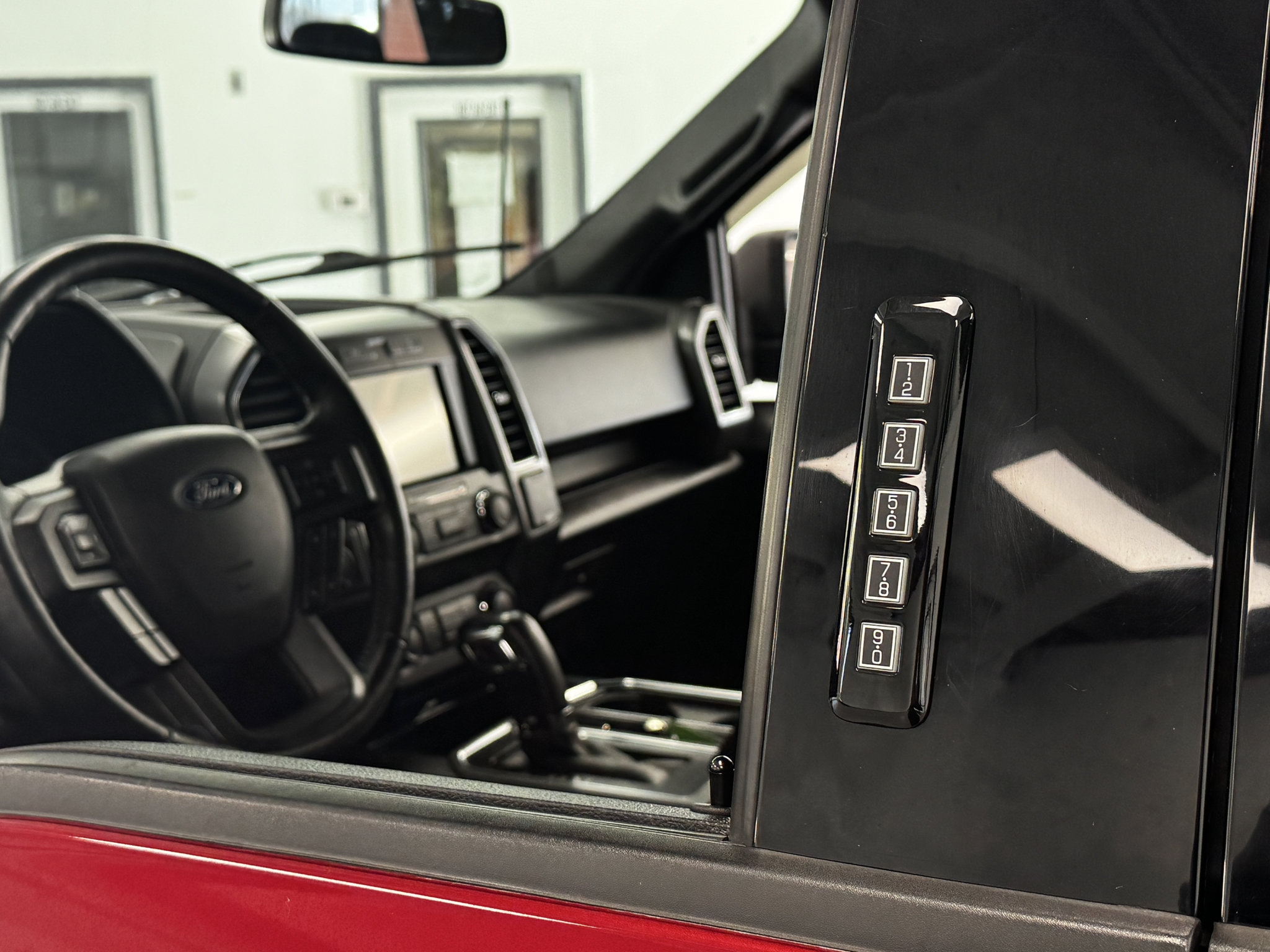 Used 2019 Ford F150 XLT w/ Equipment Group 302A Luxury AWD/4WD image 13