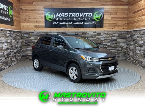Used 2018 Chevrolet Trax LT w/ LT Convenience Package image 1