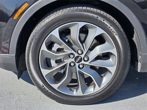 Certified 2023 Lincoln Nautilus Reserve image 10