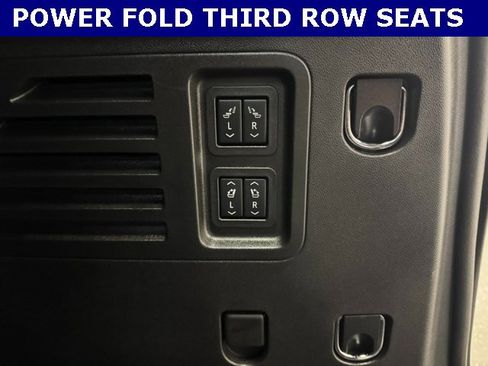 Used 2025 Chevrolet Traverse RS image 35