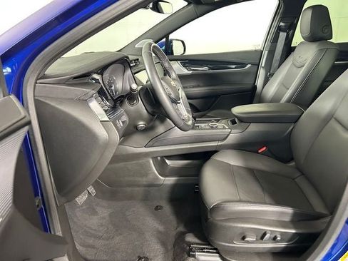 Certified 2024 Cadillac XT5 Premium Luxury FWD image 35