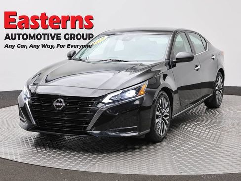 Used 2024 Nissan Altima 2.5 SV FWD image 1