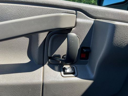 Used 2017 GMC Savana 2500 RWD image 25