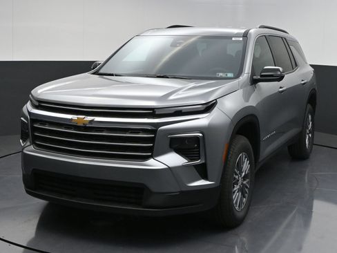 New 2026 Chevrolet Traverse LT w/ Driver Confidence Package FWD image 3
