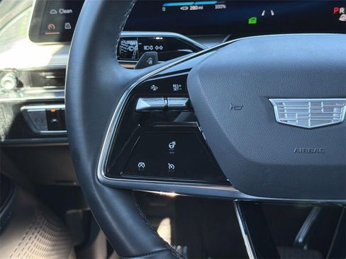 Used 2025 Cadillac Lyriq Luxury image 9