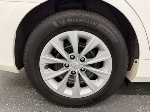 Used 2015 Toyota Camry LE FWD image 21