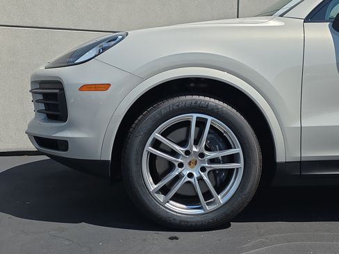 Certified 2023 Porsche Cayenne AWD/4WD image 11