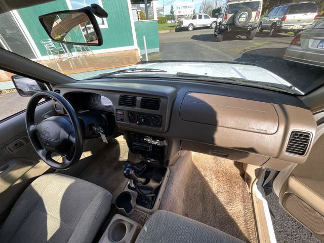 Used 1998 Nissan Frontier XE AWD/4WD image 18