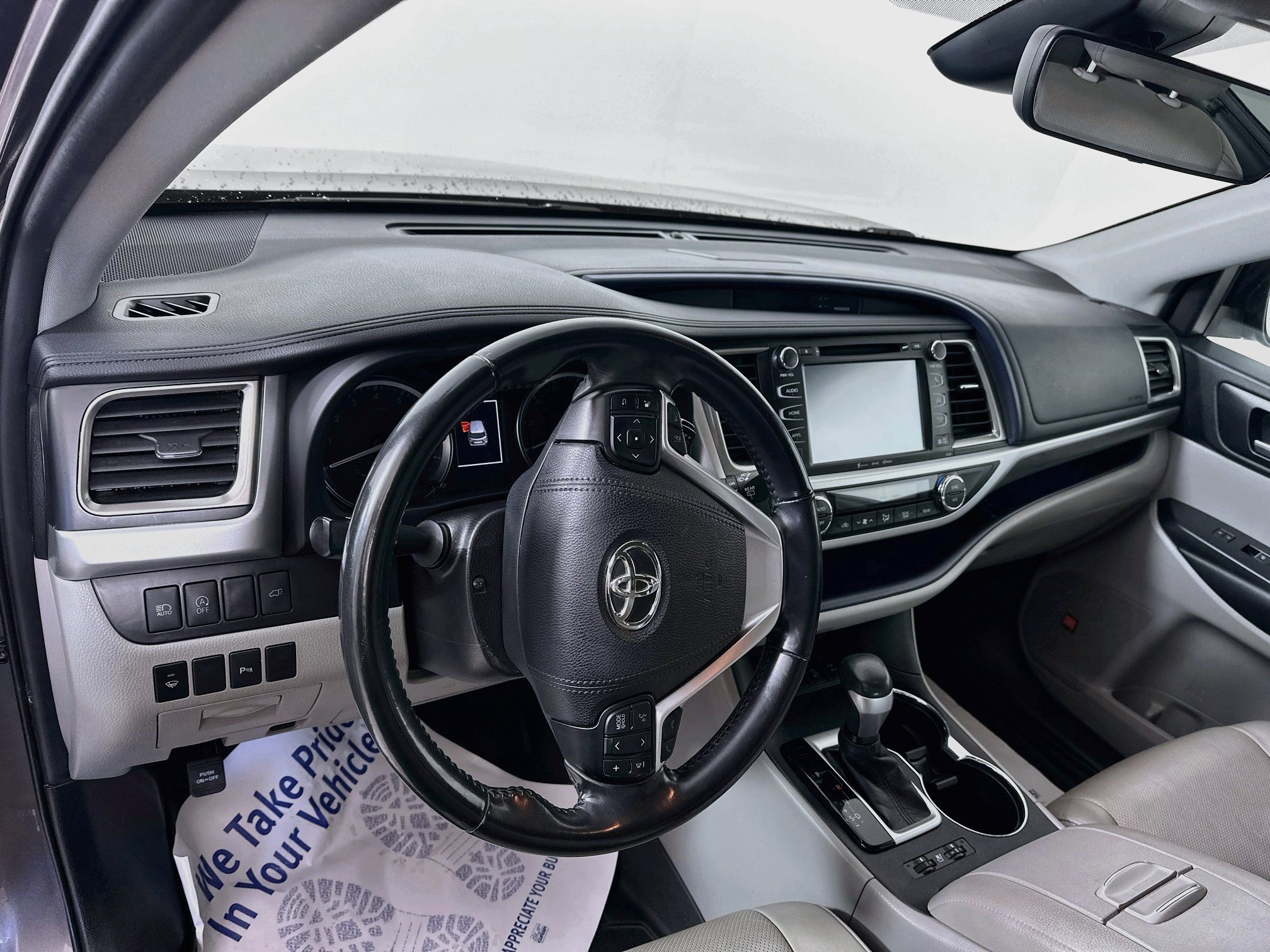 Used 2019 Toyota Highlander Limited w/ Carpet Mat Package (TMS) AWD/4WD image 9