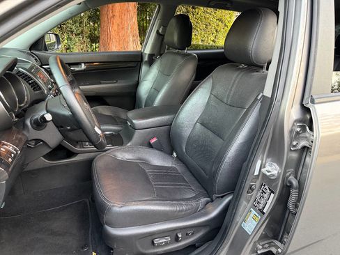 Used 2013 Kia Sorento EX w/ EX V6 Premium Pkg image 14
