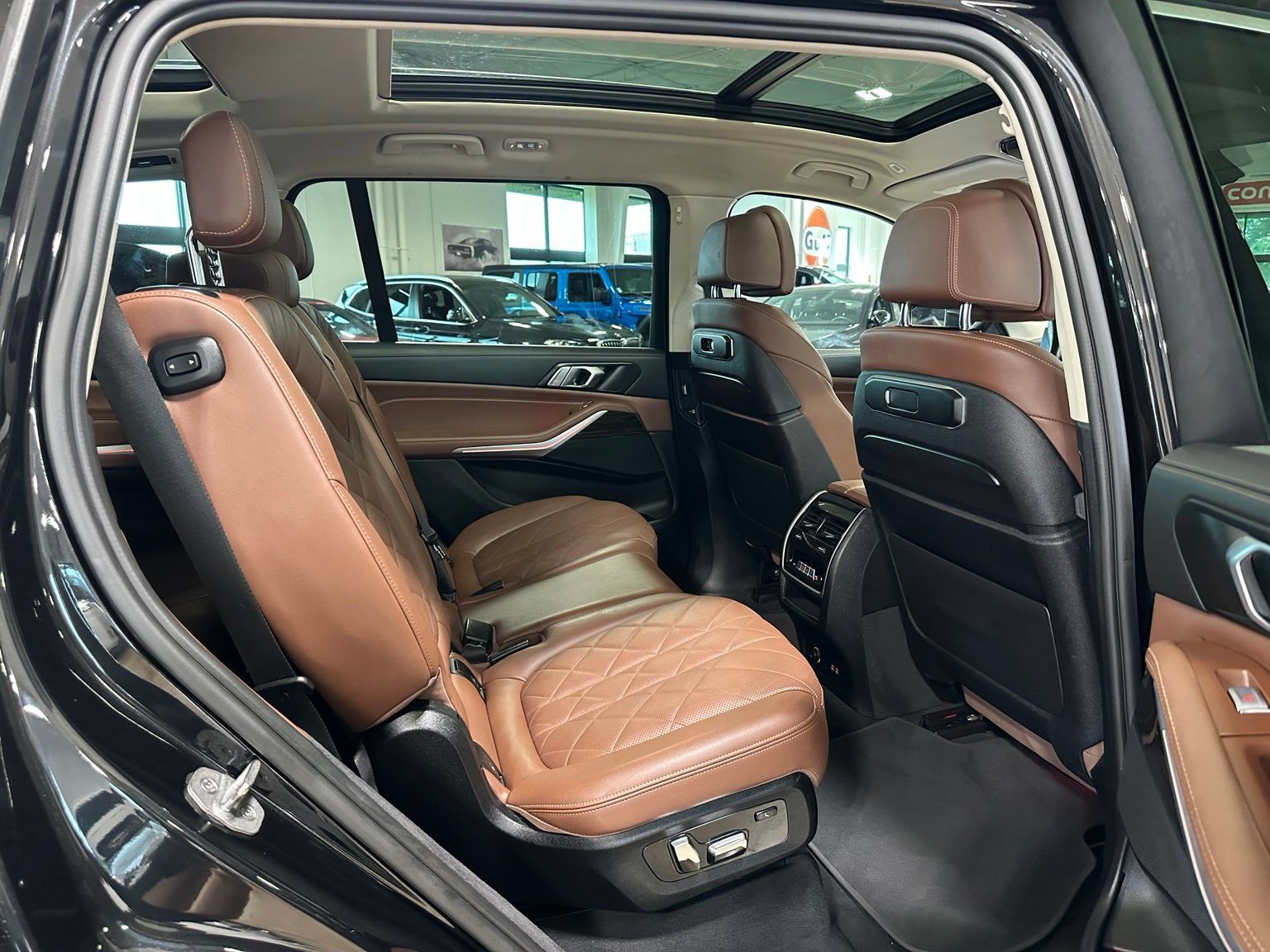Used 2023 BMW X7 xDrive40i AWD/4WD image 49