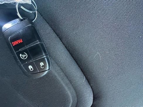 Used 2020 Jeep Renegade Latitude w/ Cold Weather Group AWD/4WD image 18