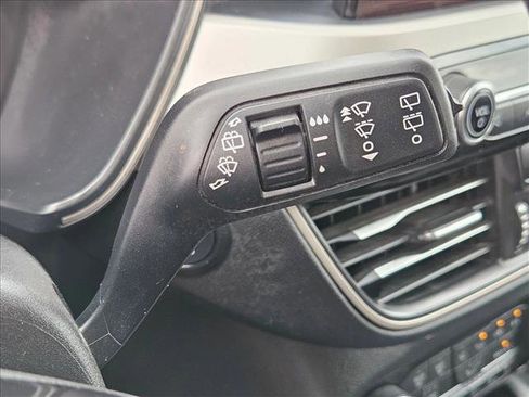 Used 2022 Ford Escape SEL FWD image 16