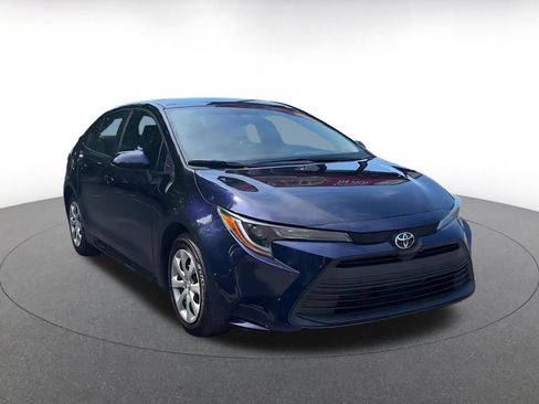 Used 2025 Toyota Corolla LE FWD image 3