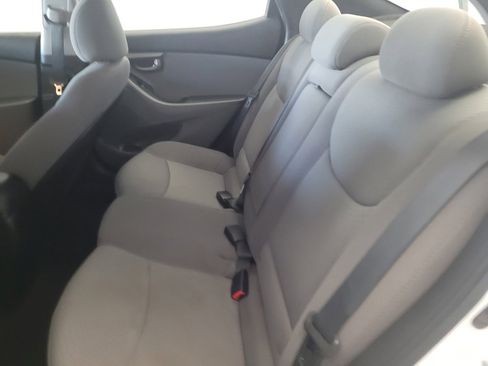 Used 2016 Hyundai Elantra SE image 18