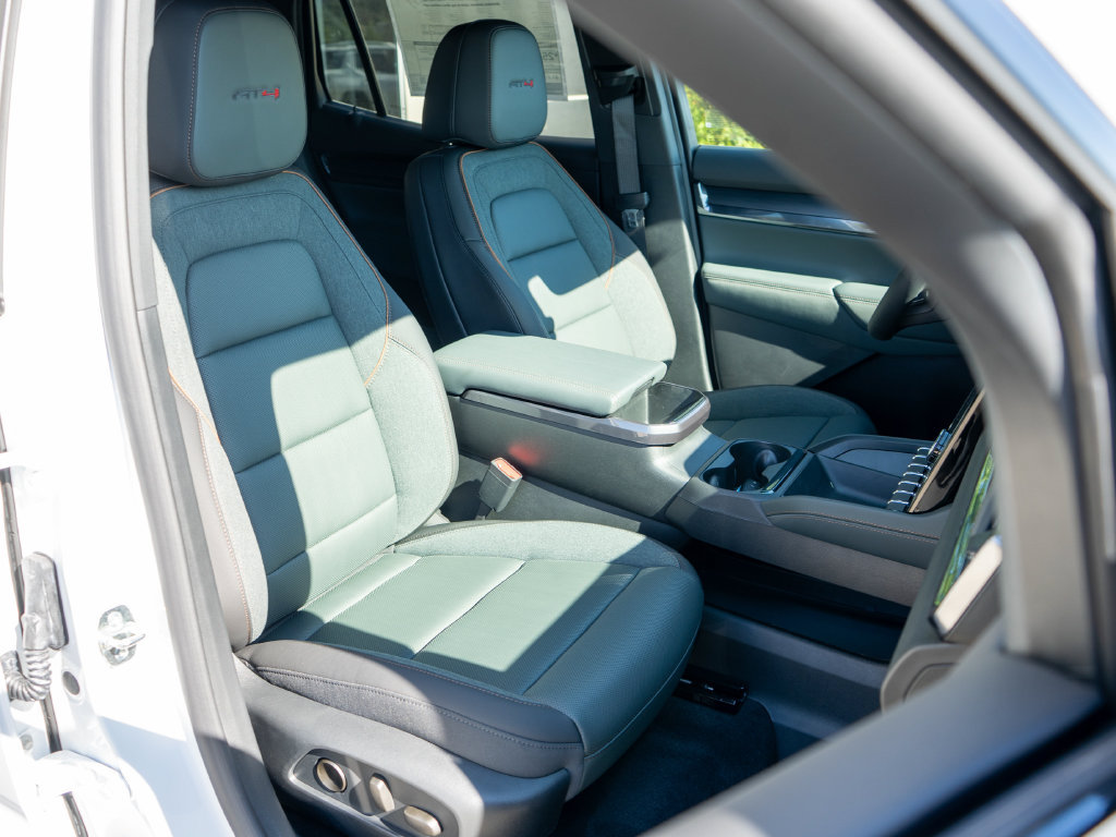 New 2027 GMC Terrain AT4 w/ Convenience Package III AWD/4WD image 9