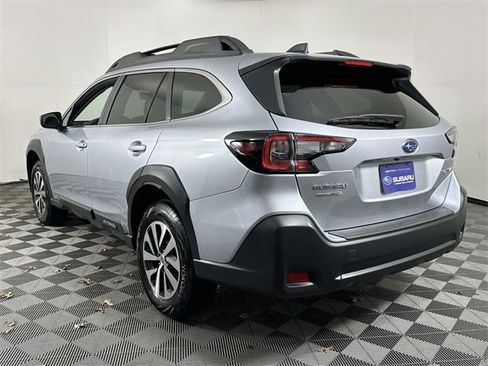 Certified 2025 Subaru Outback Premium image 8